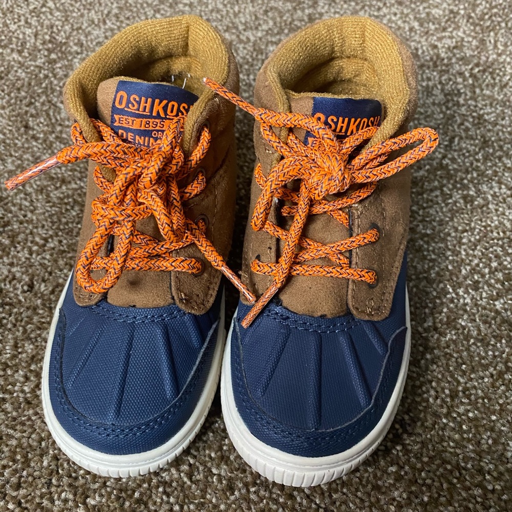 Toddler Boys Oshkosh Size 9